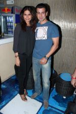 Ronit Roy with wife at sony serial adalat success bash in Mumbai on 22nd MArch 2012 (12).JPG
